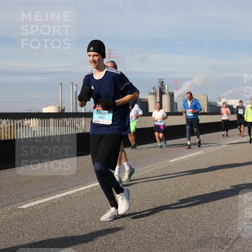 03.10.2025 - Köhlbrandbrückenlauf Lena Gebhardt http://msf.ph/oto/9100770 03.10.2025 10:11:10 Position 2 2596 meine-sportfotos.de
