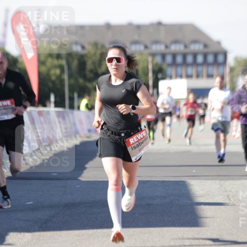 03.10.2025 - Köhlbrandbrückenlauf Jannik Wohlers http://msf.ph/oto/9100773 03.10.2025 12:57:06 Ziel 4042, 4068, 4080, 4086, 5846, 5898, 6016, 6417, 6629, 6819 meine-sportfotos.de