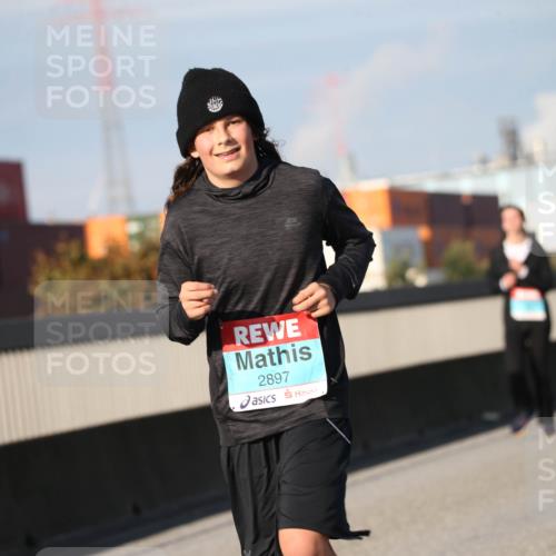 03.10.2025 - Köhlbrandbrückenlauf Jannik Wohlers http://msf.ph/oto/9100776 03.10.2025 10:03:07 Position 3 2897, 424 meine-sportfotos.de