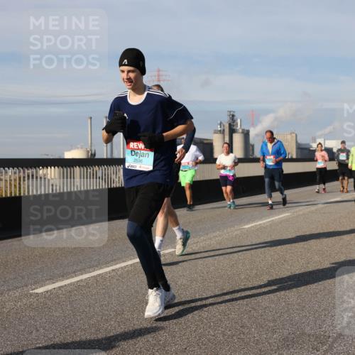 03.10.2025 - Köhlbrandbrückenlauf Lena Gebhardt http://msf.ph/oto/9100785 03.10.2025 10:11:10 Position 2 2596 meine-sportfotos.de