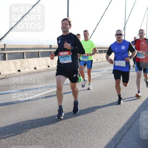 03.10.2025 - Köhlbrandbrückenlauf Strokosch-Dieckow http://msf.ph/oto/9100786 03.10.2025 09:19:55 Position 1 1061 meine-sportfotos.de