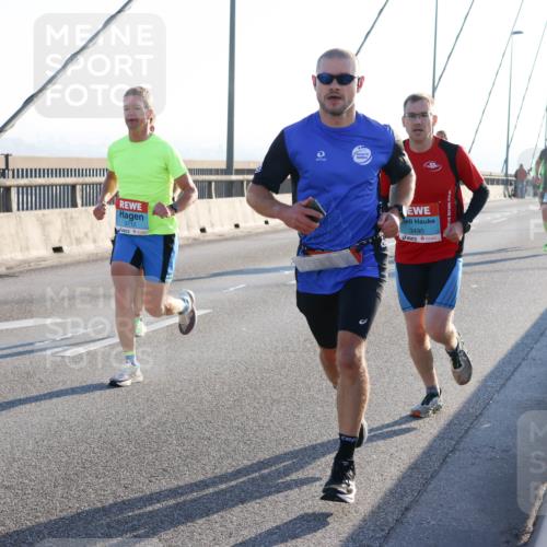 03.10.2025 - Köhlbrandbrückenlauf Strokosch-Dieckow http://msf.ph/oto/9100793 03.10.2025 09:19:56 Position 1 3712, 3490 meine-sportfotos.de
