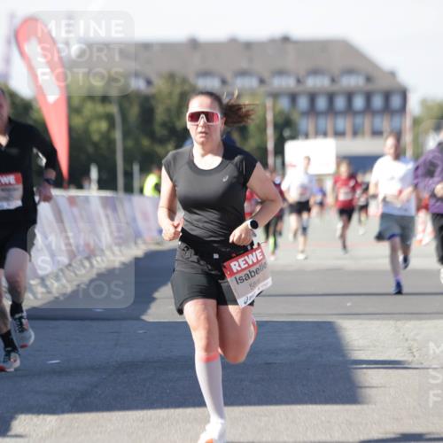 03.10.2025 - Köhlbrandbrückenlauf Jannik Wohlers http://msf.ph/oto/9100794 03.10.2025 12:57:06 Ziel 4042, 4068, 4080, 4086, 5846, 5898, 6016, 6417, 6629, 6819 meine-sportfotos.de