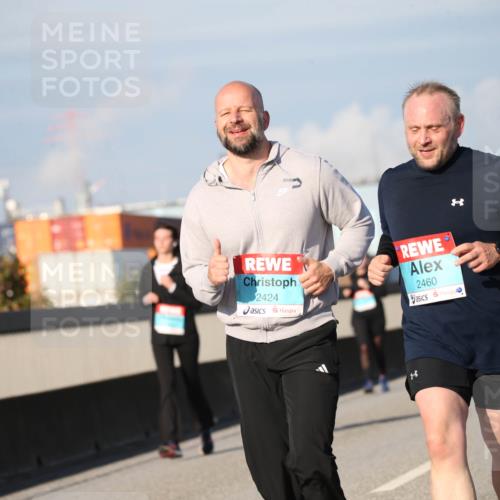 03.10.2025 - Köhlbrandbrückenlauf Jannik Wohlers http://msf.ph/oto/9100801 03.10.2025 10:03:08 Position 3 2424, 2460 meine-sportfotos.de