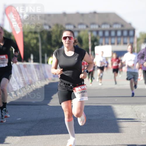 03.10.2025 - Köhlbrandbrückenlauf Jannik Wohlers http://msf.ph/oto/9100804 03.10.2025 12:57:06 Ziel 4042, 4068, 4080, 4086, 5846, 5898, 6016, 6417, 6629, 6819 meine-sportfotos.de