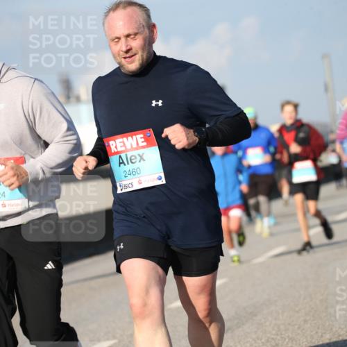 03.10.2025 - Köhlbrandbrückenlauf Jannik Wohlers http://msf.ph/oto/9100815 03.10.2025 10:03:09 Position 3 2424, 2460 meine-sportfotos.de