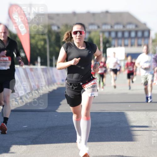 03.10.2025 - Köhlbrandbrückenlauf Jannik Wohlers http://msf.ph/oto/9100818 03.10.2025 12:57:06 Ziel 4042, 4068, 4080, 4086, 5846, 5898, 6016, 6417, 6629, 6819 meine-sportfotos.de