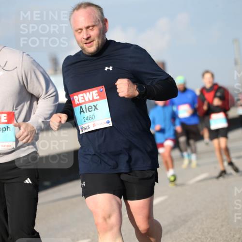 03.10.2025 - Köhlbrandbrückenlauf Jannik Wohlers http://msf.ph/oto/9100822 03.10.2025 10:03:09 Position 3 2424, 2460 meine-sportfotos.de