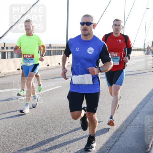 03.10.2025 - Köhlbrandbrückenlauf Strokosch-Dieckow http://msf.ph/oto/9100826 03.10.2025 09:19:56 Position 1 3712, 90 meine-sportfotos.de