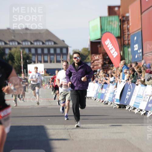 03.10.2025 - Köhlbrandbrückenlauf Jannik Wohlers http://msf.ph/oto/9100827 03.10.2025 12:57:07 Ziel 4042, 4068, 4080, 4086, 5846, 5898, 6016, 6417, 6629, 6819 meine-sportfotos.de