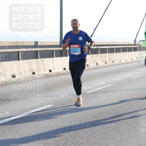 03.10.2025 - Köhlbrandbrückenlauf Strokosch-Dieckow http://msf.ph/oto/9100832 03.10.2025 09:19:59 Position 1 3756, 2705, 3609 meine-sportfotos.de