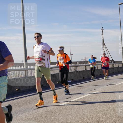 03.10.2025 - Köhlbrandbrückenlauf Michael Burmester http://msf.ph/oto/9100833 03.10.2025 12:46:22 Position 2 400, 4929 meine-sportfotos.de