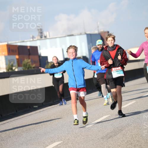 03.10.2025 - Köhlbrandbrückenlauf Jannik Wohlers http://msf.ph/oto/9100842 03.10.2025 10:03:10 Position 3 3635, 3783 meine-sportfotos.de