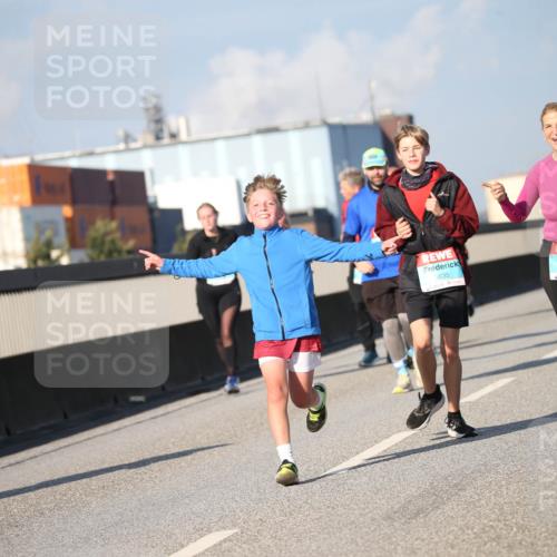 03.10.2025 - Köhlbrandbrückenlauf Jannik Wohlers http://msf.ph/oto/9100848 03.10.2025 10:03:10 Position 3 3635, 3783 meine-sportfotos.de