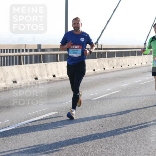 03.10.2025 - Köhlbrandbrückenlauf Strokosch-Dieckow http://msf.ph/oto/9100856 03.10.2025 09:19:59 Position 1 3756, 2705, 3600 meine-sportfotos.de