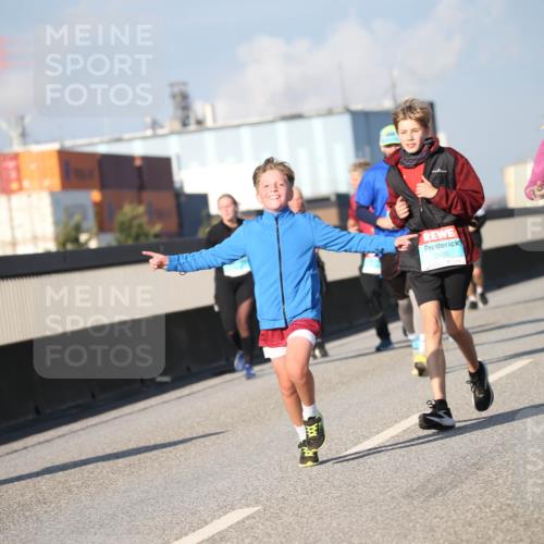 03.10.2025 - Köhlbrandbrückenlauf Jannik Wohlers http://msf.ph/oto/9100861 03.10.2025 10:03:11 Position 3 3635, 3783 meine-sportfotos.de