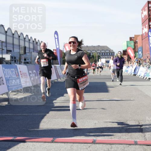 03.10.2025 - Köhlbrandbrückenlauf Jannik Wohlers http://msf.ph/oto/9100863 03.10.2025 12:57:08 Ziel 4042, 4068, 4080, 4086, 5699, 5846, 5898, 6417, 6629, 6819 meine-sportfotos.de
