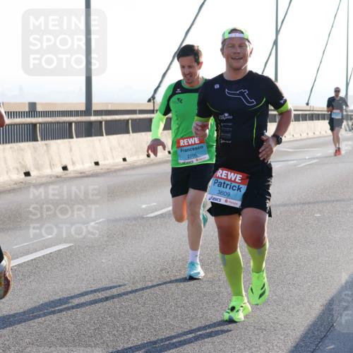 03.10.2025 - Köhlbrandbrückenlauf Strokosch-Dieckow http://msf.ph/oto/9100870 03.10.2025 09:20:00 Position 1 3756, 2705, 3609 meine-sportfotos.de