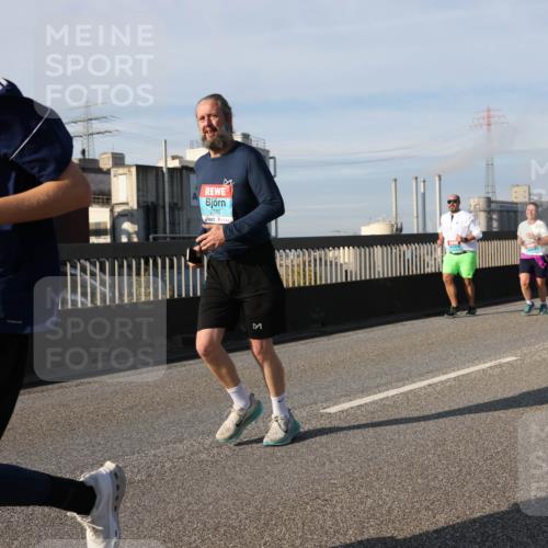 03.10.2025 - Köhlbrandbrückenlauf Lena Gebhardt http://msf.ph/oto/9100872 03.10.2025 10:11:11 Position 2 2596, 2595 meine-sportfotos.de