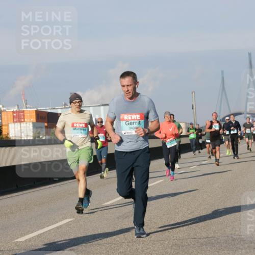 03.10.2025 - Köhlbrandbrückenlauf Jannik Wohlers http://msf.ph/oto/9100876 03.10.2025 09:48:43 Position 3 1776, 340 meine-sportfotos.de