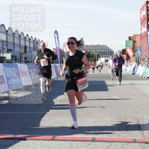 03.10.2025 - Köhlbrandbrückenlauf Jannik Wohlers http://msf.ph/oto/9100877 03.10.2025 12:57:08 Ziel 4042, 4068, 4080, 4086, 5699, 5846, 5898, 6417, 6629, 6819 meine-sportfotos.de