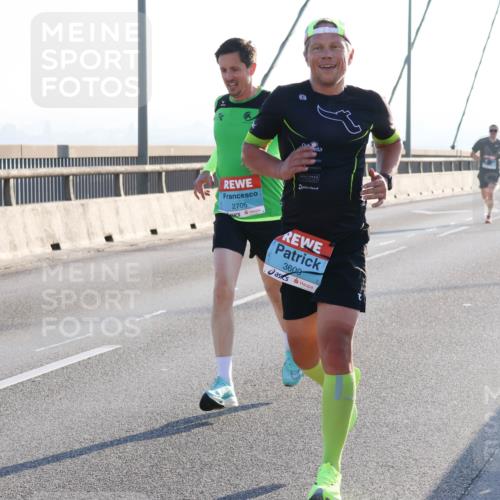 03.10.2025 - Köhlbrandbrückenlauf Strokosch-Dieckow http://msf.ph/oto/9100890 03.10.2025 09:20:00 Position 1 6, 2705, 3609 meine-sportfotos.de