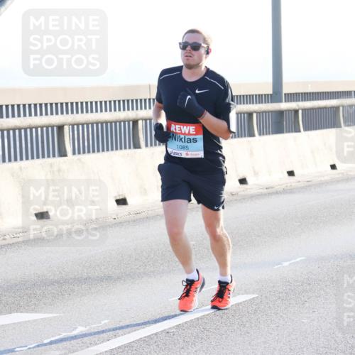 03.10.2025 - Köhlbrandbrückenlauf Strokosch-Dieckow http://msf.ph/oto/9100906 03.10.2025 09:20:06 Position 1 1085 meine-sportfotos.de