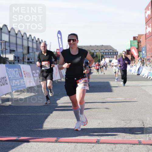 03.10.2025 - Köhlbrandbrückenlauf Jannik Wohlers http://msf.ph/oto/9100911 03.10.2025 12:57:08 Ziel 4042, 4068, 4080, 4086, 5699, 5846, 5898, 6417, 6629, 6819 meine-sportfotos.de