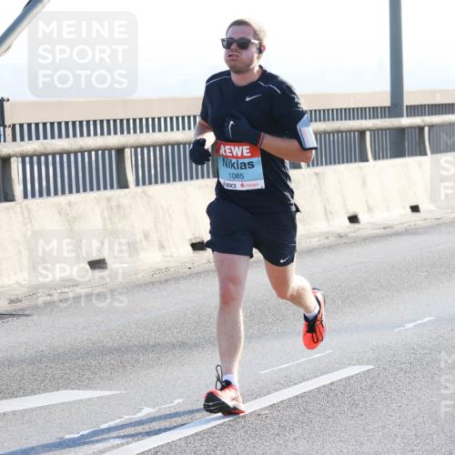 03.10.2025 - Köhlbrandbrückenlauf Strokosch-Dieckow http://msf.ph/oto/9100925 03.10.2025 09:20:06 Position 1 1085 meine-sportfotos.de