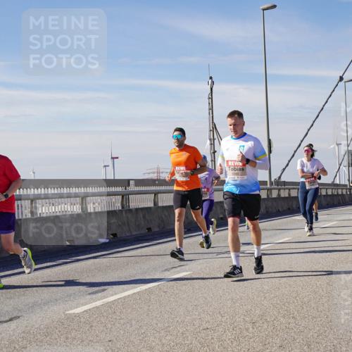 03.10.2025 - Köhlbrandbrückenlauf Michael Burmester http://msf.ph/oto/9100927 03.10.2025 12:46:25 Position 2 6083 meine-sportfotos.de