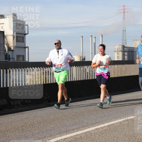 03.10.2025 - Köhlbrandbrückenlauf Lena Gebhardt http://msf.ph/oto/9100930 03.10.2025 10:11:12 Position 2 3453, 2659 meine-sportfotos.de