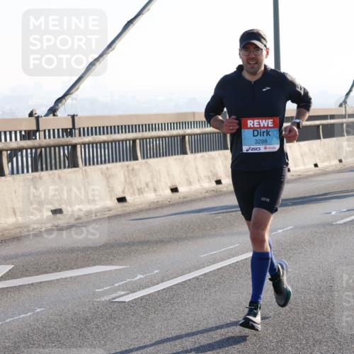 03.10.2025 - Köhlbrandbrückenlauf Strokosch-Dieckow http://msf.ph/oto/9100931 03.10.2025 09:20:16 Position 1 3288 meine-sportfotos.de