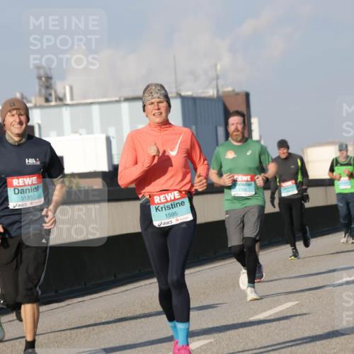 03.10.2025 - Köhlbrandbrückenlauf Jannik Wohlers http://msf.ph/oto/9100932 03.10.2025 09:48:46 Position 3 2995, 3139, 1595, 1105, 12, 4 meine-sportfotos.de