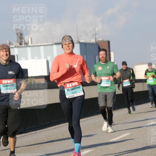 03.10.2025 - Köhlbrandbrückenlauf Jannik Wohlers http://msf.ph/oto/9100937 03.10.2025 09:48:46 Position 3 2995, 3139, 1595, 1105, 12, 4 meine-sportfotos.de