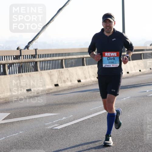 03.10.2025 - Köhlbrandbrückenlauf Strokosch-Dieckow http://msf.ph/oto/9100943 03.10.2025 09:20:16 Position 1 3288 meine-sportfotos.de