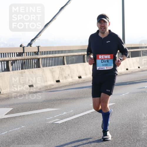 03.10.2025 - Köhlbrandbrückenlauf Strokosch-Dieckow http://msf.ph/oto/9100949 03.10.2025 09:20:16 Position 1 3288 meine-sportfotos.de