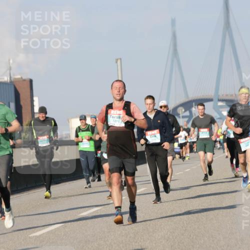 03.10.2025 - Köhlbrandbrückenlauf Jannik Wohlers http://msf.ph/oto/9100955 03.10.2025 09:48:47 Position 3 1105, 1274, 1216 meine-sportfotos.de