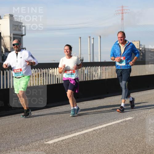 03.10.2025 - Köhlbrandbrückenlauf Lena Gebhardt http://msf.ph/oto/9100972 03.10.2025 10:11:12 Position 2 3439 meine-sportfotos.de