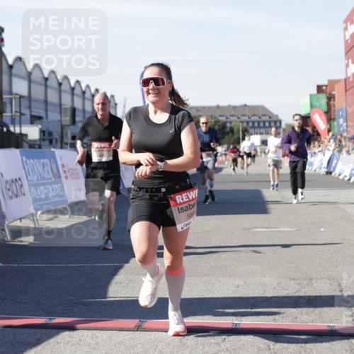 03.10.2025 - Köhlbrandbrückenlauf Jannik Wohlers http://msf.ph/oto/9100974 03.10.2025 12:57:08 Ziel 4042, 4068, 4080, 4086, 5699, 5846, 5898, 6417, 6629, 6819 meine-sportfotos.de