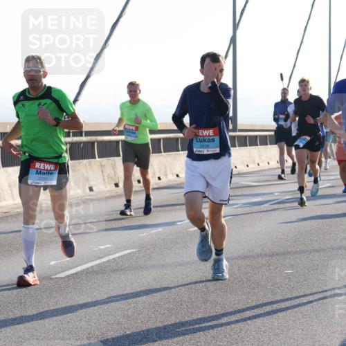 03.10.2025 - Köhlbrandbrückenlauf Strokosch-Dieckow http://msf.ph/oto/9100982 03.10.2025 09:20:18 Position 1 1065, 2704, 3226, 1230 meine-sportfotos.de