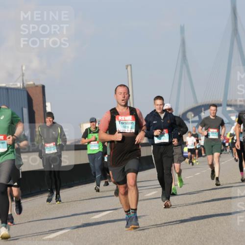 03.10.2025 - Köhlbrandbrückenlauf Jannik Wohlers http://msf.ph/oto/9100994 03.10.2025 09:48:47 Position 3 1105, 1274 meine-sportfotos.de