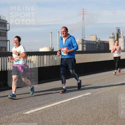 03.10.2025 - Köhlbrandbrückenlauf Lena Gebhardt http://msf.ph/oto/9100995 03.10.2025 10:11:13 Position 2 3439 meine-sportfotos.de