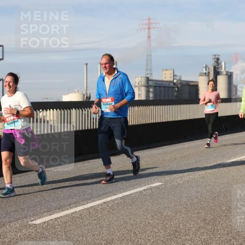 03.10.2025 - Köhlbrandbrückenlauf Lena Gebhardt http://msf.ph/oto/9101008 03.10.2025 10:11:13 Position 2 3453, 2650 meine-sportfotos.de