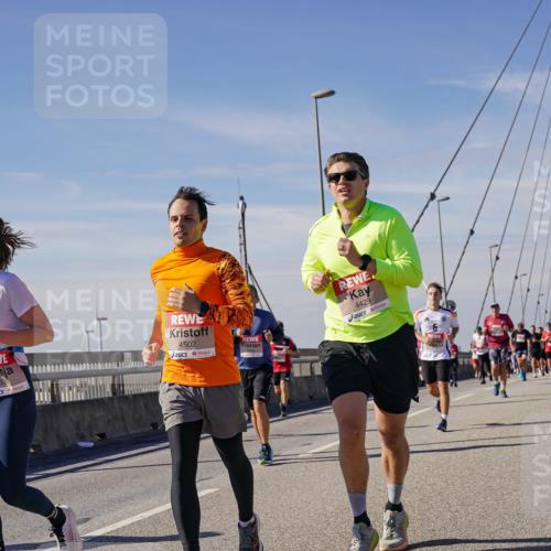 03.10.2025 - Köhlbrandbrückenlauf Michael Burmester http://msf.ph/oto/9101019 03.10.2025 12:46:29 Position 2 633, 4502, 4429, 6 meine-sportfotos.de