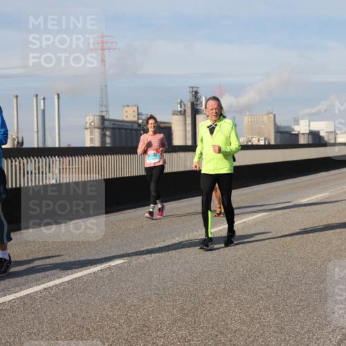 03.10.2025 - Köhlbrandbrückenlauf Lena Gebhardt http://msf.ph/oto/9101032 03.10.2025 10:11:13 Position 2 2659 meine-sportfotos.de