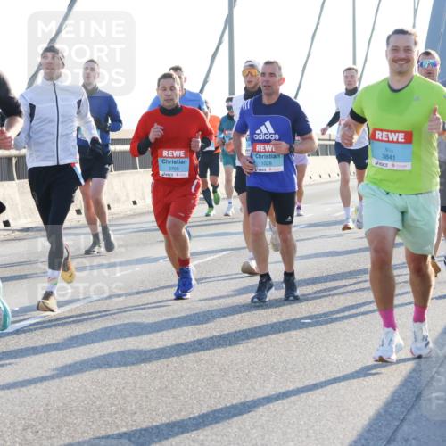 03.10.2025 - Köhlbrandbrückenlauf Strokosch-Dieckow http://msf.ph/oto/9101033 03.10.2025 09:20:23 Position 1 3531, 3705, 1028, 3841, 3785 meine-sportfotos.de