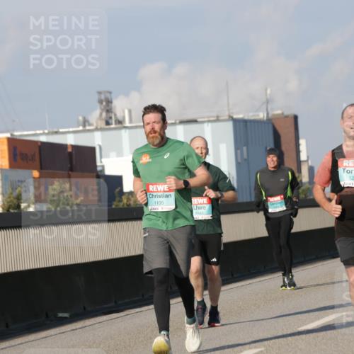 03.10.2025 - Köhlbrandbrückenlauf Jannik Wohlers http://msf.ph/oto/9101037 03.10.2025 09:48:48 Position 3 1105, 1493, 1274, 1216 meine-sportfotos.de