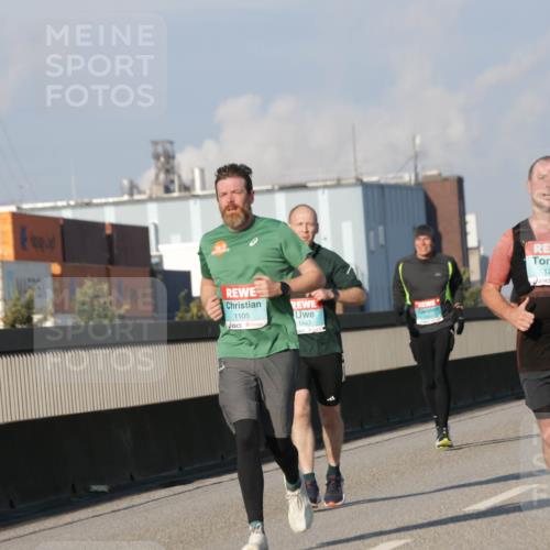 03.10.2025 - Köhlbrandbrückenlauf Jannik Wohlers http://msf.ph/oto/9101042 03.10.2025 09:48:48 Position 3 1105, 1493, 1274 meine-sportfotos.de