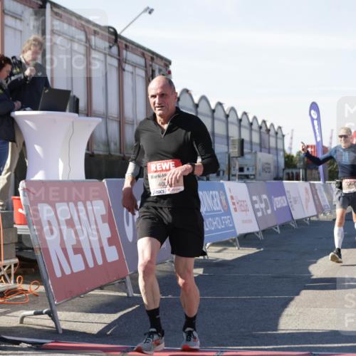 03.10.2025 - Köhlbrandbrückenlauf Jannik Wohlers http://msf.ph/oto/9101045 03.10.2025 12:57:10 Ziel 4042, 4080, 4251, 5699, 5846, 5898, 5926, 6417, 6629, 6819 meine-sportfotos.de