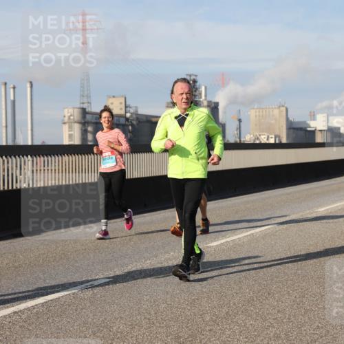 03.10.2025 - Köhlbrandbrückenlauf Lena Gebhardt http://msf.ph/oto/9101047 03.10.2025 10:11:14 Position 2  meine-sportfotos.de